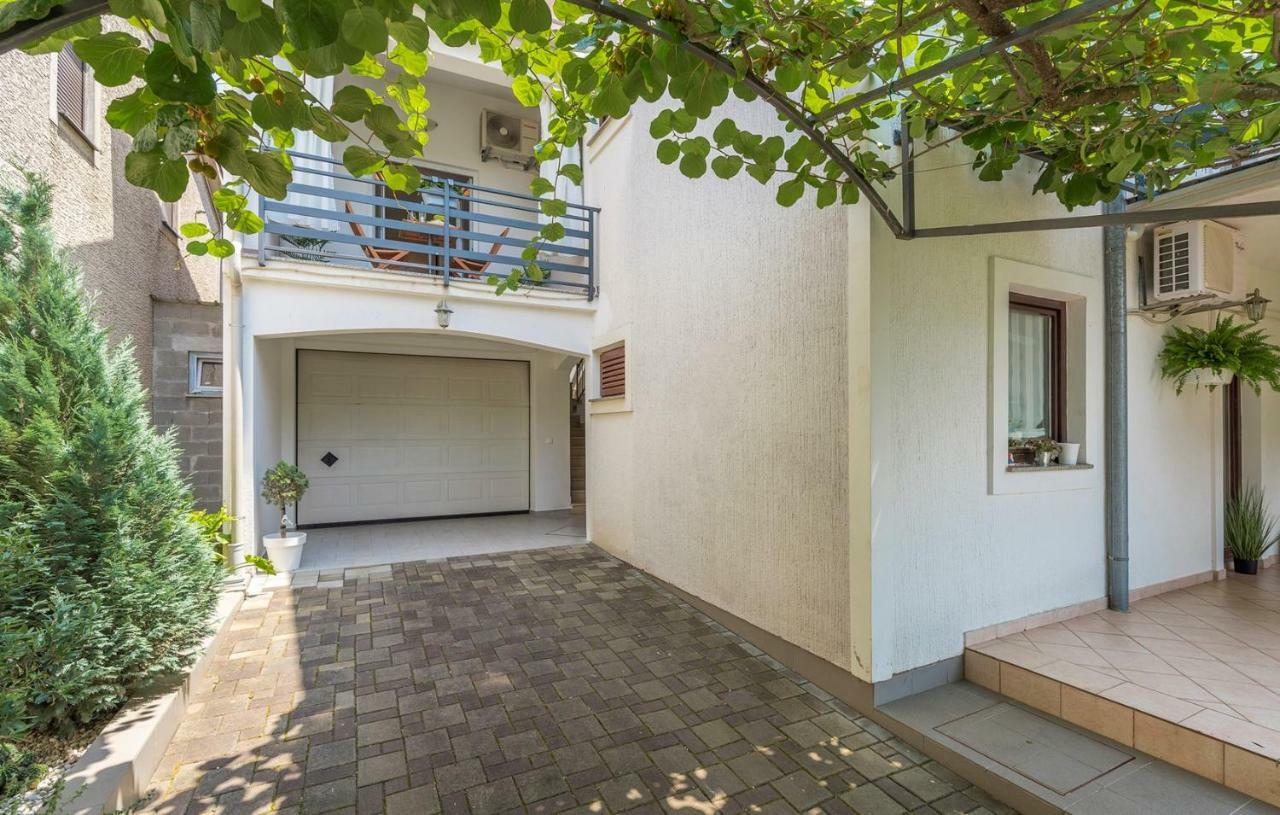 Apartment Green With Balcony Nova Vas  Dış mekan fotoğraf