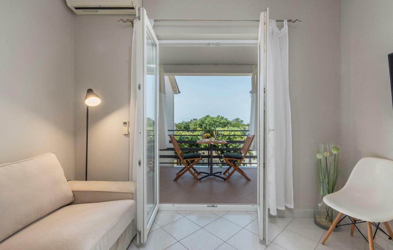 Apartment Green With Balcony Nova Vas  Dış mekan fotoğraf