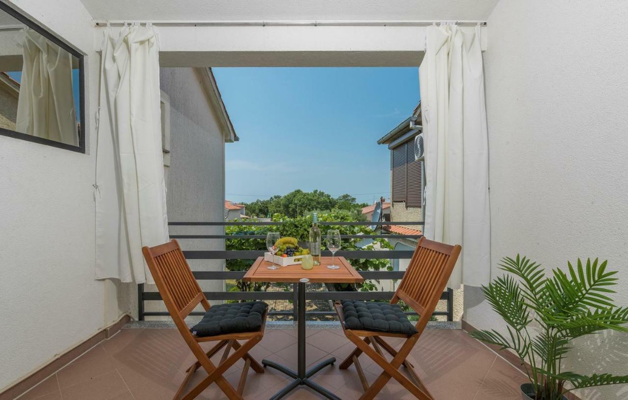 Apartment Green With Balcony Nova Vas  Dış mekan fotoğraf